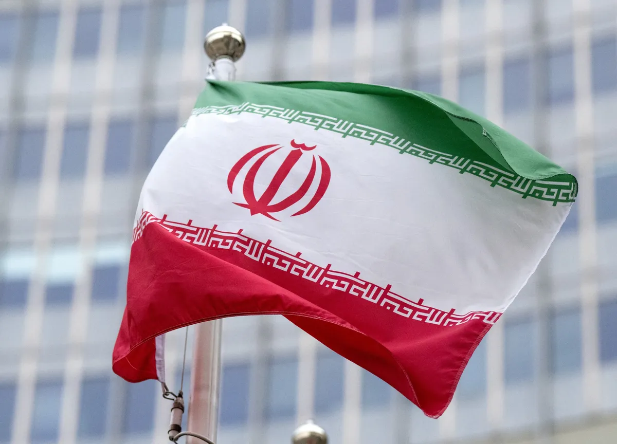 فساد آمریکا را فرا گرفته و سدها در حال فروپاشی‌اند