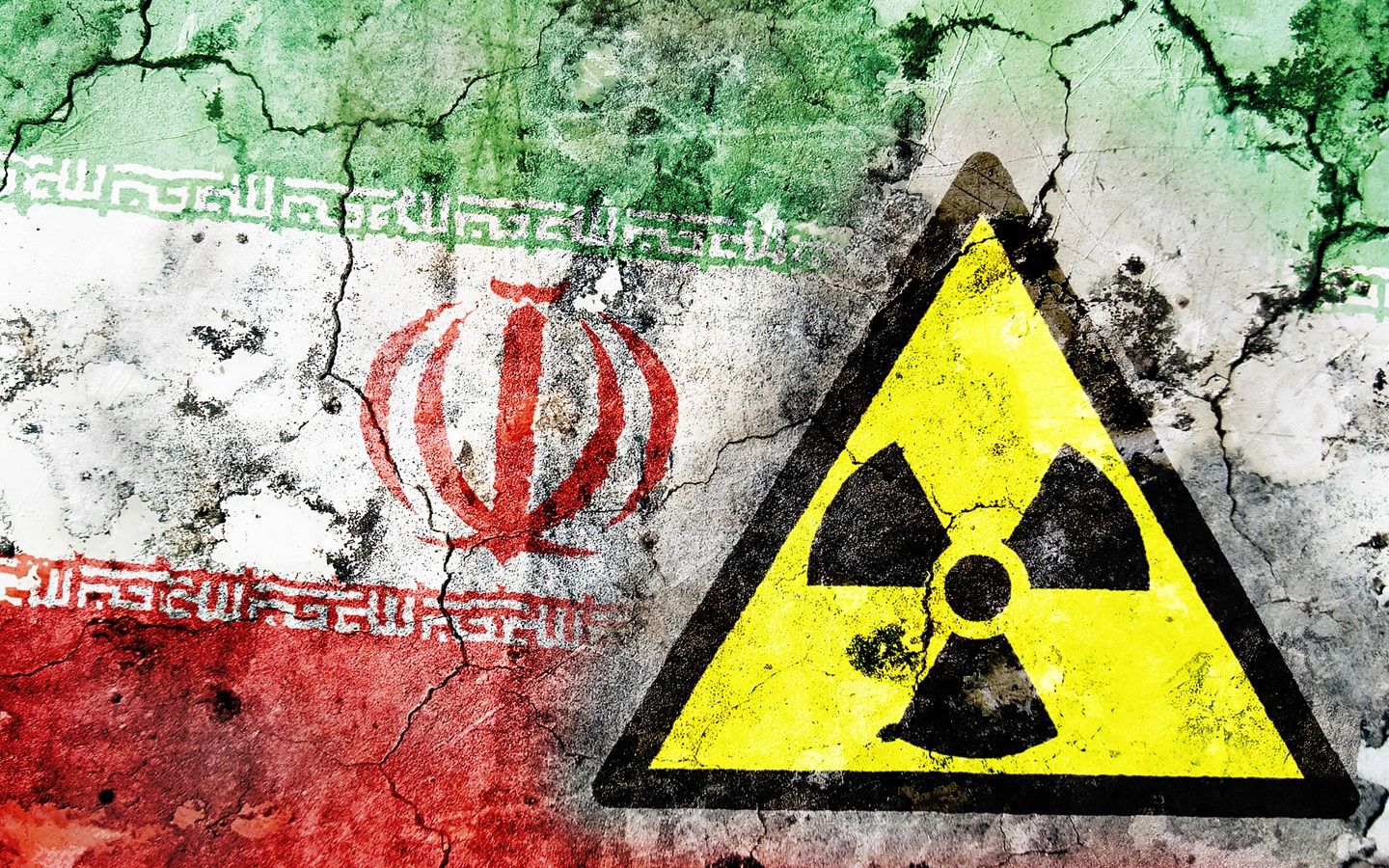 پرچم ایران و علامت هسته ای _ اطلس دیپلماسی