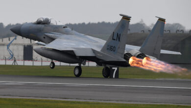 یک فروند جنگنده F-15C Eagle که به اسکادران جنگنده ۴۹۳ اختصاص داده شده است، در تاریخ ۳۰ ژانویه ۲۰۲۰ در حمایت از رزمایش Point Blank 20-1 در پایگاه نیروی هوایی سلطنتی لکنهیث، انگلستان، به پرواز در می‌آید. Point Blank یک رزمایش دوجانبه است که روابط حرفه‌ای را تقویت کرده و هماهنگی کلی با متحدان و ارتش‌های شریک را بهبود می‌بخشد. (عکس از نیروی هوایی ایالات متحده/ خلبان درجه یک میکایلا وایتلی)