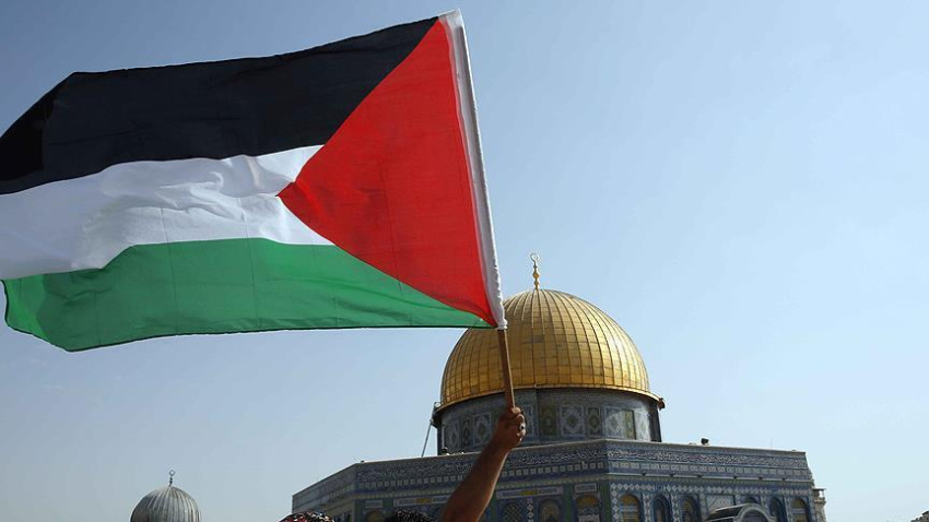 پرچم فلسطین جلوی مسجدالاقصی