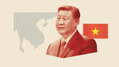 شی جین پینگ و پرچم چین _ اطلس دیپلماسی