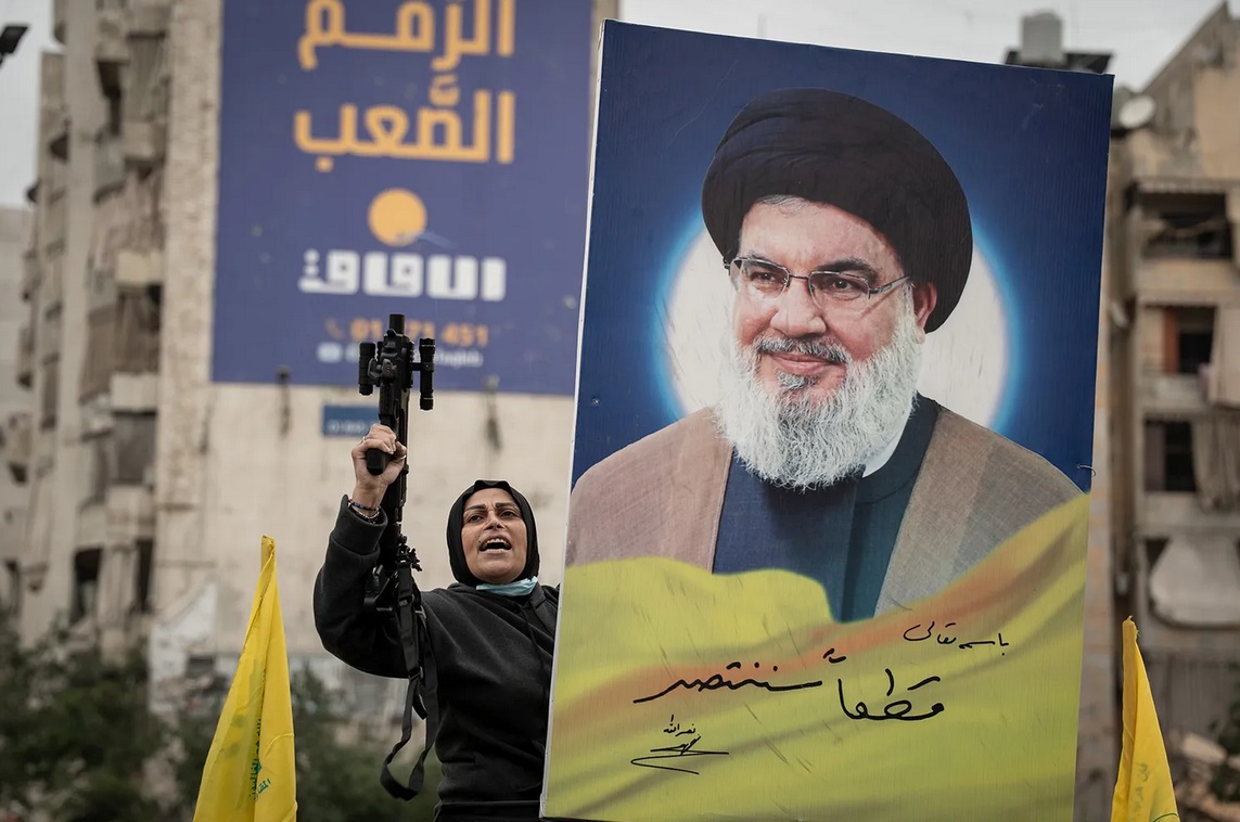 عکس حسن نصرالله و شیرزن لبنانی _ اطلس دیپلماسی