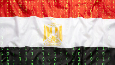 پرچم مصر با پس زمینه دیجیتال _ اطلس دیپلماسی
