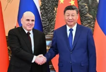 دست دادن شی جین‌پینگ و میشوستین - اطلس دیپلماسی