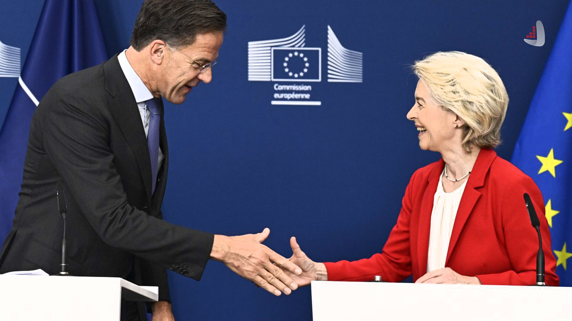 دست دادن اورزولا فن در لاین، رئیس کمیسیون اروپا و ینس استولتنبرگ دبیرکل ناتو _ اطلس دیپلماسی