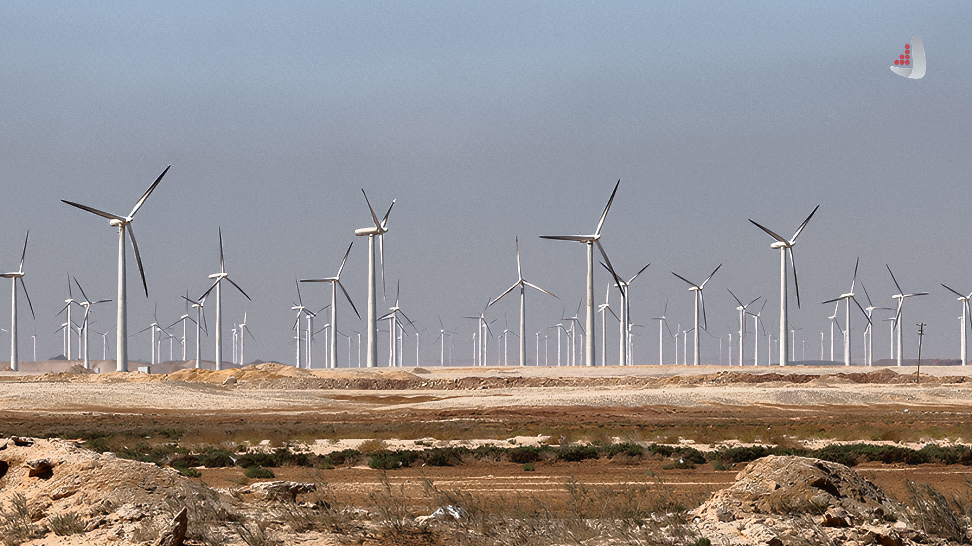 تصویری از توربین های بادی در صحرا _ اطلس دیپلماسی