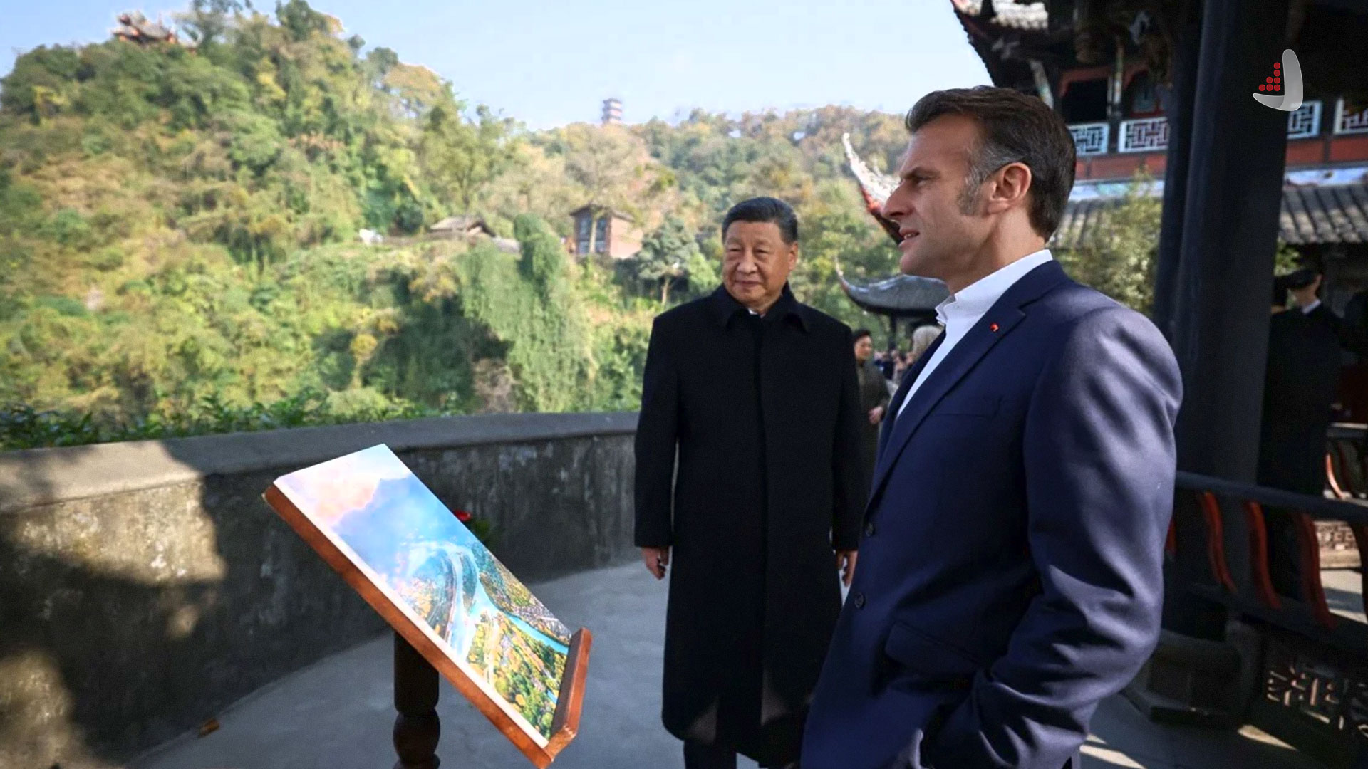 نصویری از دیدار شی جین پینگ و مکرون _ اطلس دیپلماسی