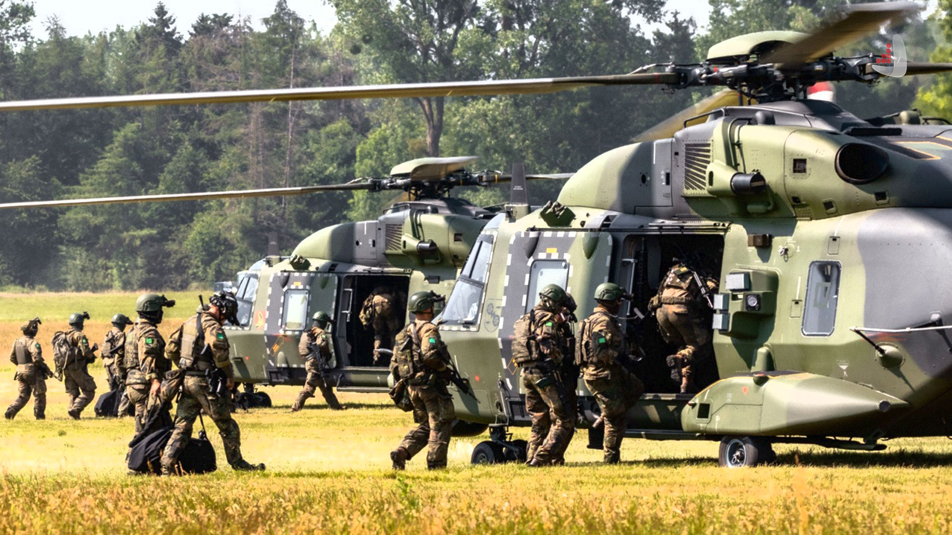 سوار بالگرد شدن سربازان اروپایی _ اطلس دیپلماسی