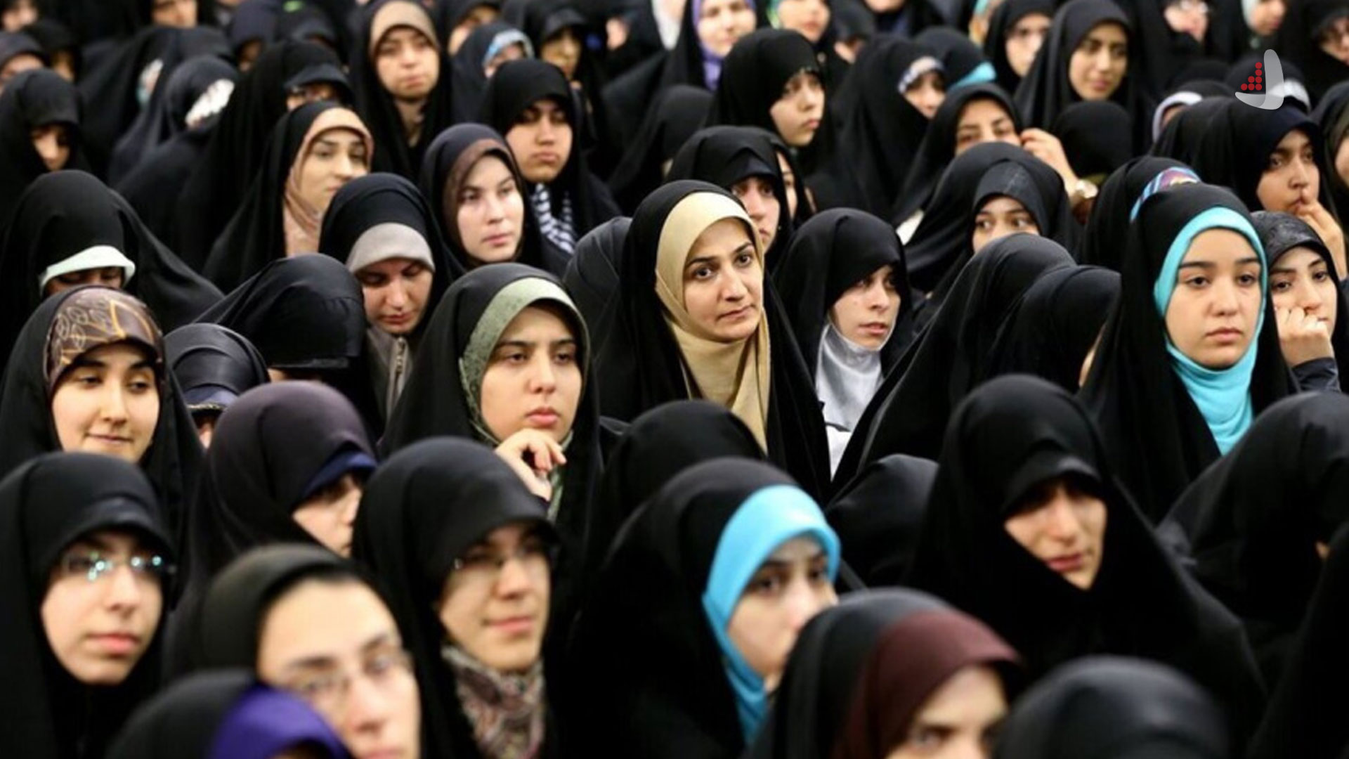 حضور زنان در یک مراسم