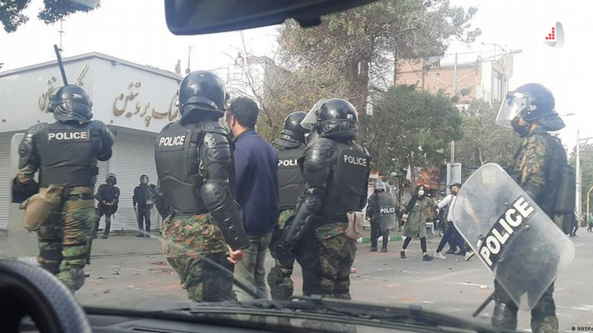 نیروهای امنیتی و پلیس ایران