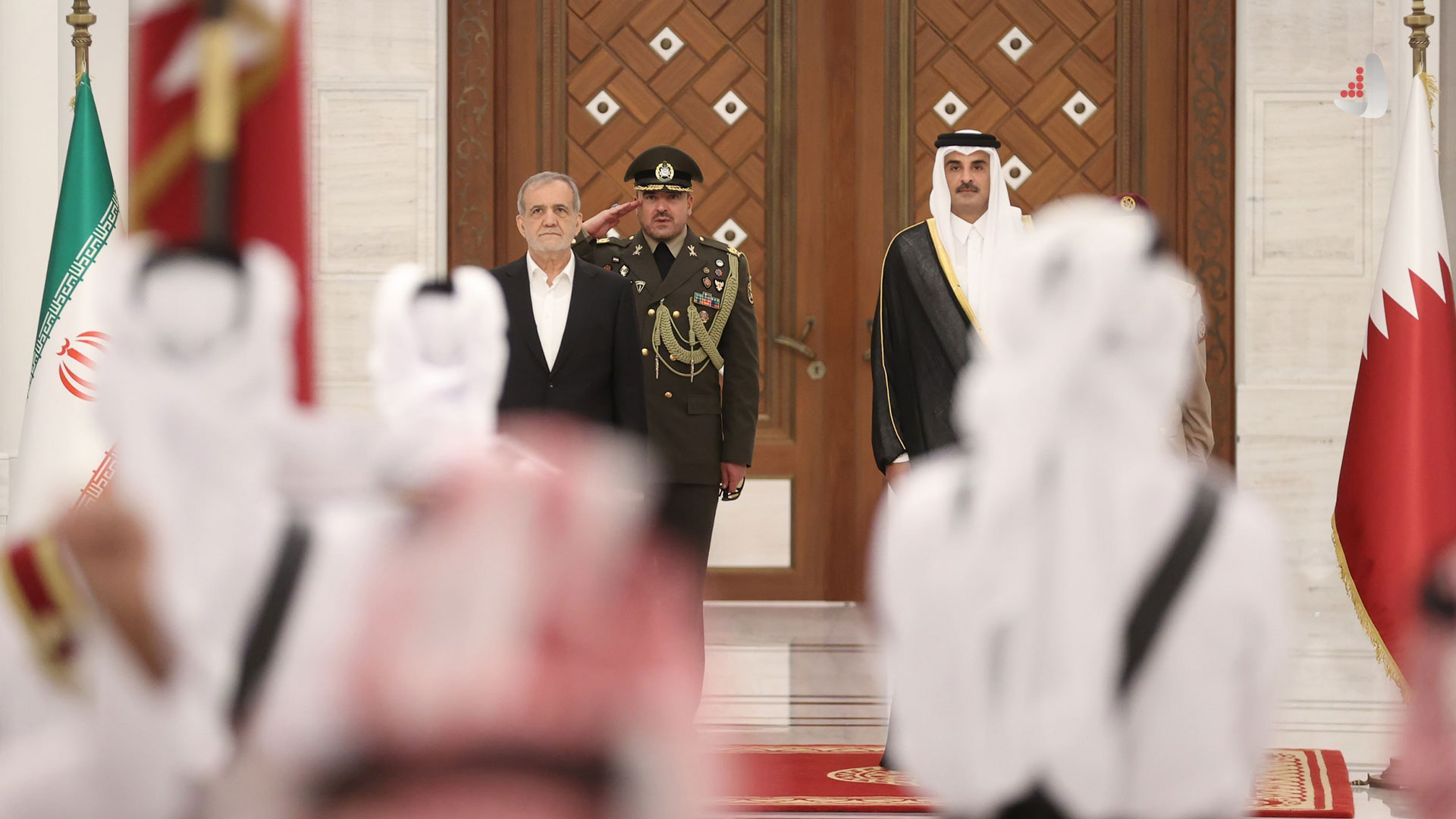 استقبال امیر قطر از مسعود پزشکیان رئیس جمهور ایران در دوحه