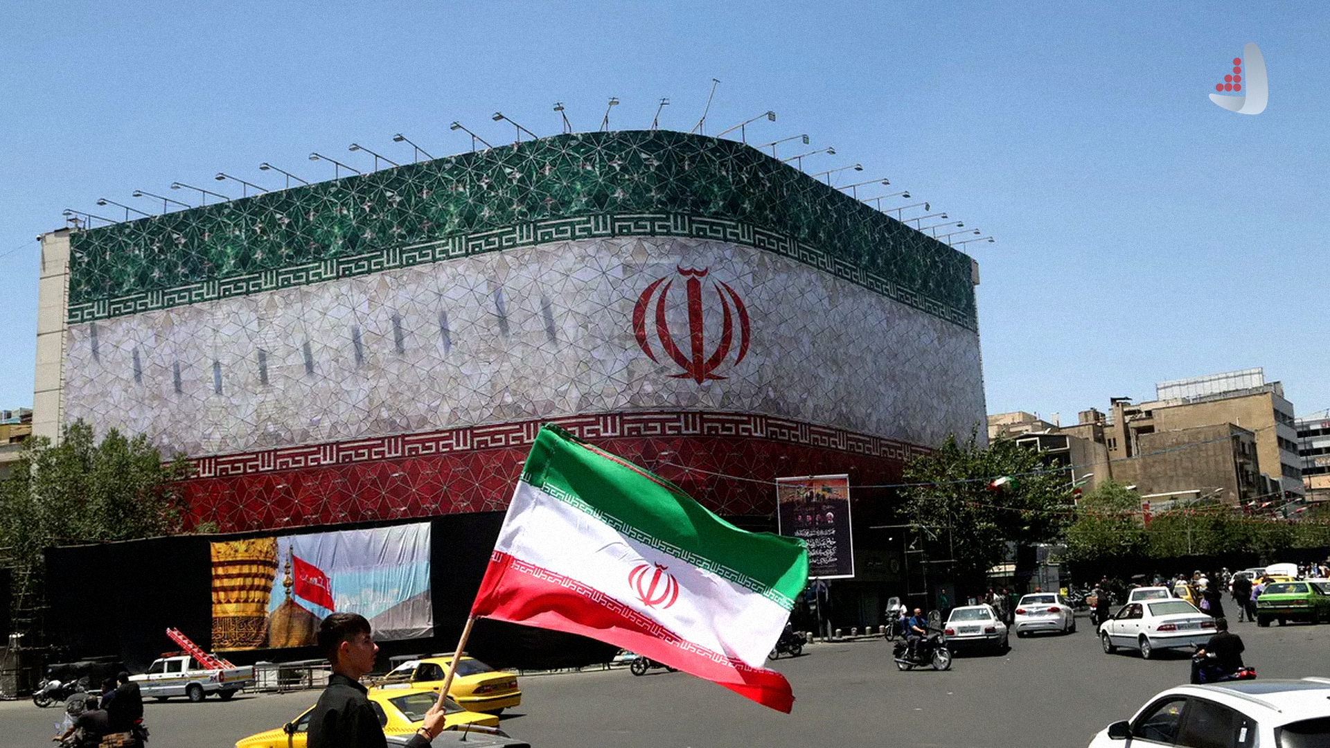 دیوار نگاره‌ای با پرچم ایران