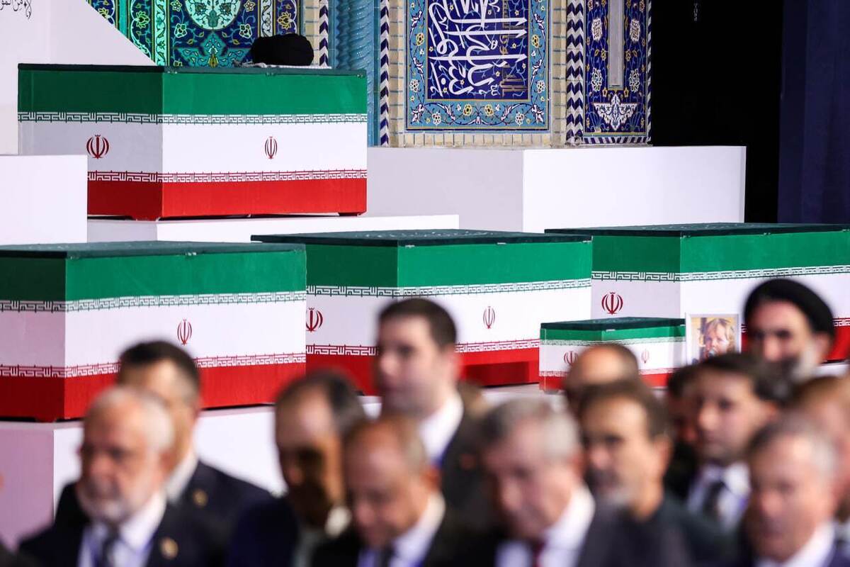 مراسم ادای احترام به رهبر شهید ایران
