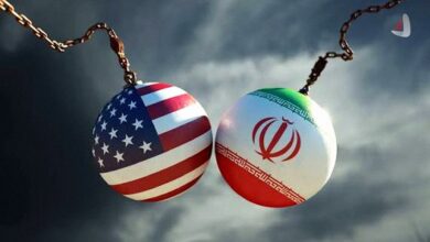 گوی‌های فلزی با پرچم آمریکا و ایران