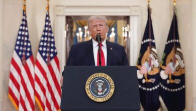 دونالد ترامپ در حال سخنرانی در کاخ سفید