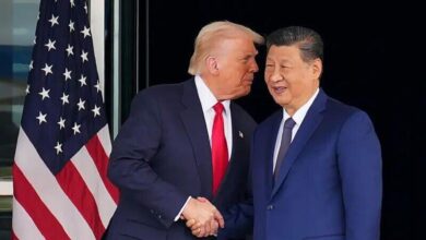 دست دادن دونالد ترامپ و شی جین پینگ جلوی پرچم امریکا