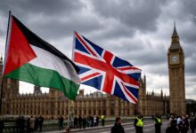 پرچم های فلسطین و بریتانیا در مقابل ساختمان پارلمان بریتانیا و برج بیگ بن