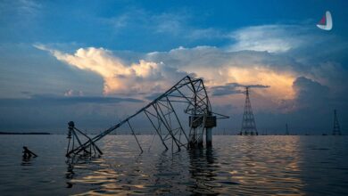 بقایای یک مجتمع مسکن عمومی فروریخته در شهر لاگوایرا ونزوئلا، در سپتامبر ۲۰۲۶، بیش از دو ماه پس از وقوع دو زمین‌لرزه ویرانگر در این شهر و کاراکاس