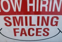 تابلوی اگهی استخدام با نوشته Now Hiring Smiling Faces